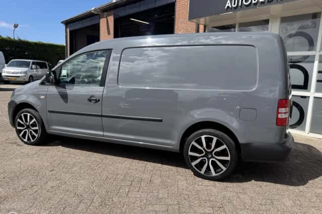Volkswagen Caddy (2015) thumbnail 3