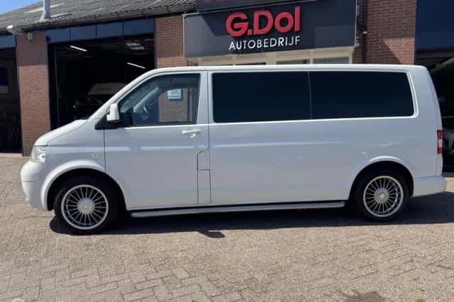 Volkswagen Transporter (2009) thumbnail 2
