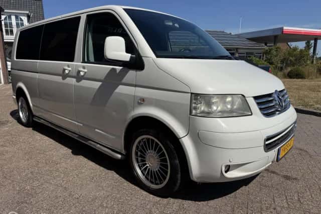 Volkswagen Transporter (2009) thumbnail 3