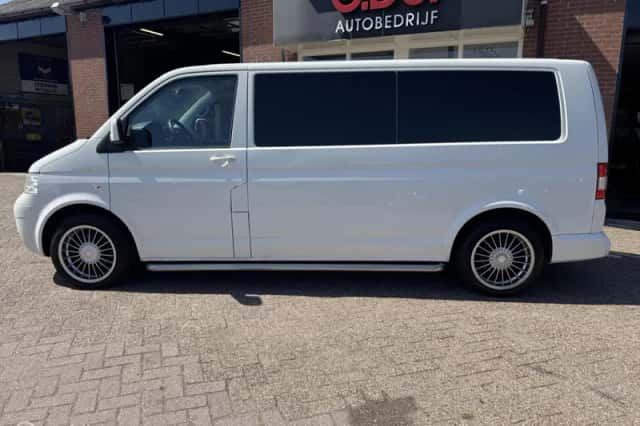 Volkswagen Transporter (2009) thumbnail 5