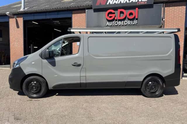 Opel Vivaro (2016) thumbnail 2