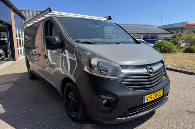 Opel Vivaro (2016) thumbnail 3