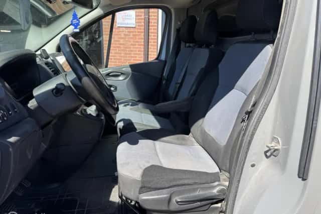 Opel Vivaro (2016) thumbnail 6