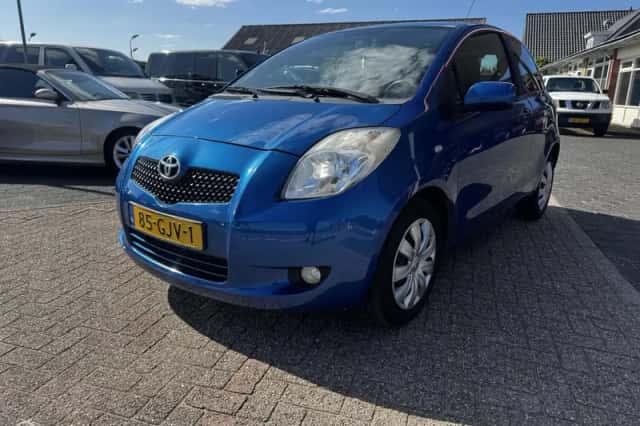 Toyota Yaris (2008) thumbnail 1