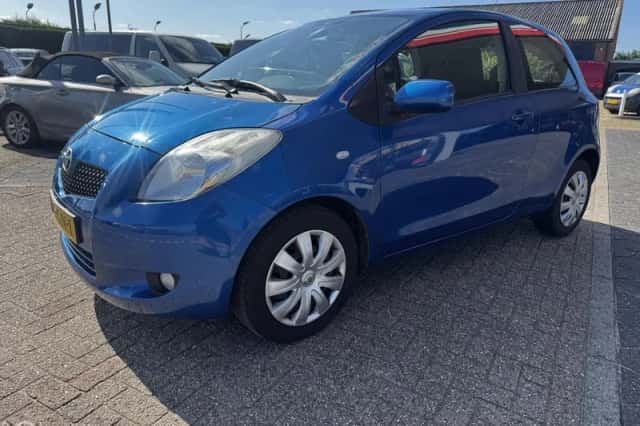 Toyota Yaris (2008) thumbnail 2