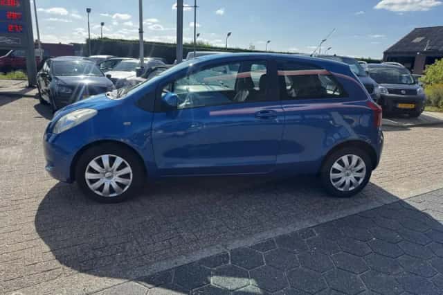 Toyota Yaris (2008) thumbnail 3