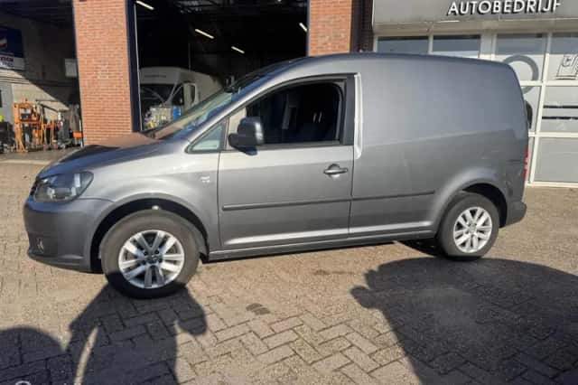 Volkswagen Caddy (2015) thumbnail 2