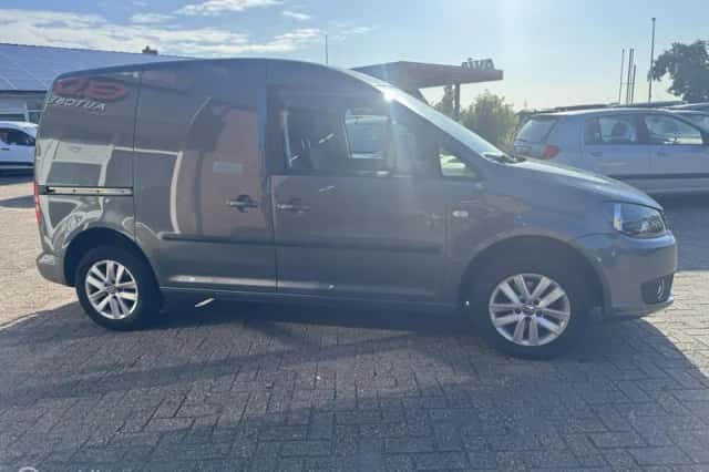Volkswagen Caddy (2015) thumbnail 4