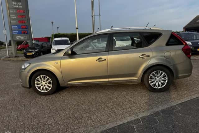 Kia Ceed (2011) thumbnail 2