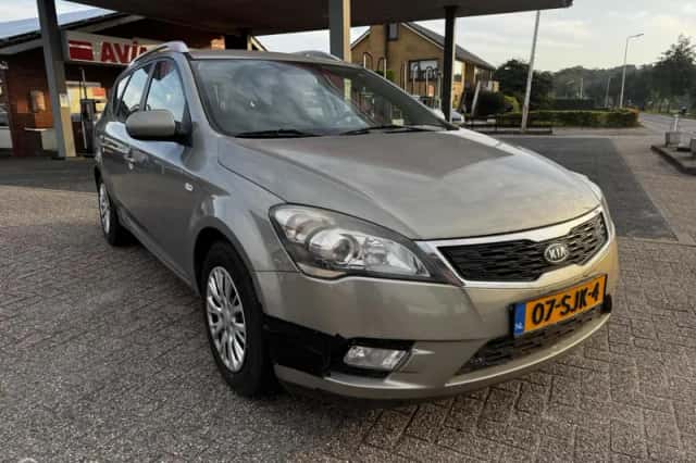Kia Ceed (2011) thumbnail 3