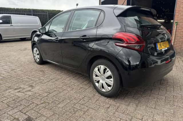 Peugeot 208 (2016) thumbnail 5