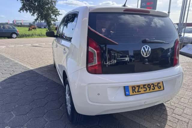 Volkswagen Up! (2015) thumbnail 5