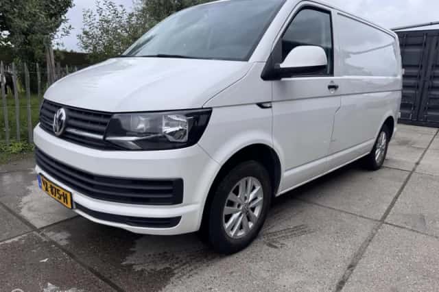Volkswagen Transporter (2016) thumbnail 1