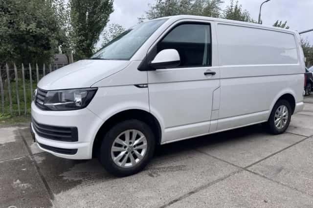 Volkswagen Transporter (2016) thumbnail 2