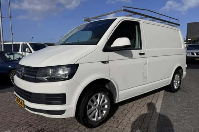 Volkswagen Transporter (2016) thumbnail 3