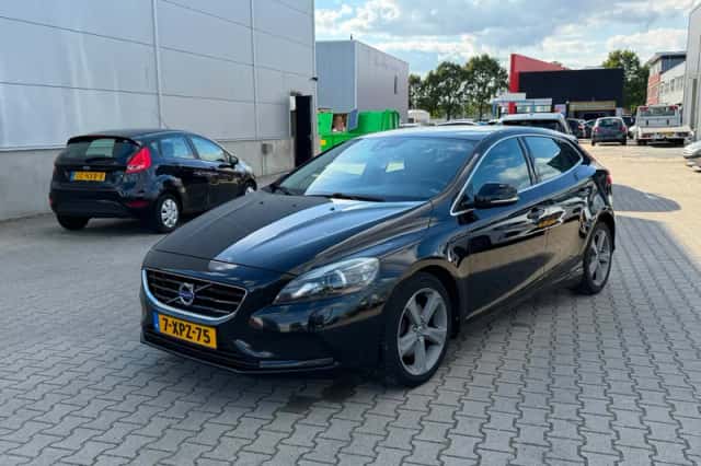 Volvo V40 (2014) thumbnail 1