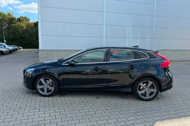 Volvo V40 (2014) thumbnail 2