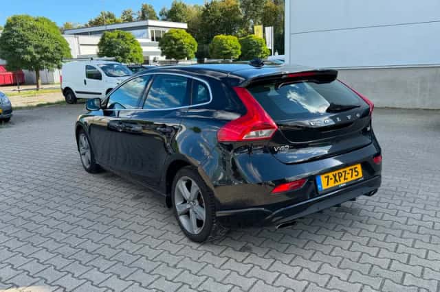 Volvo V40 (2014) thumbnail 3