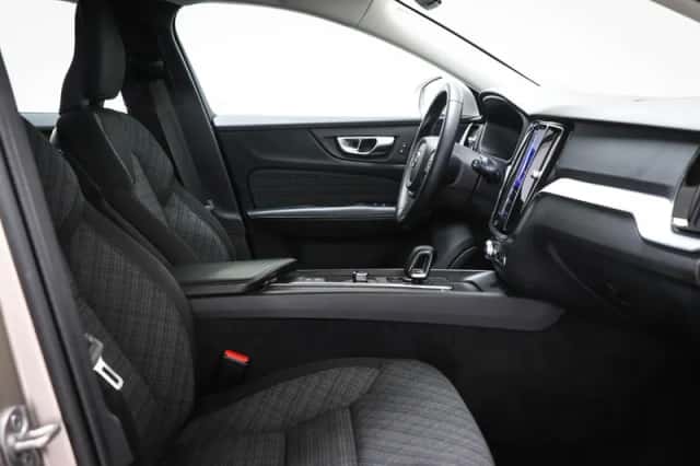 Volvo V60 (2022) thumbnail 4