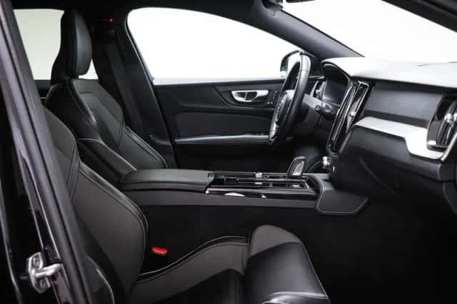Volvo V60 (2021) thumbnail 4