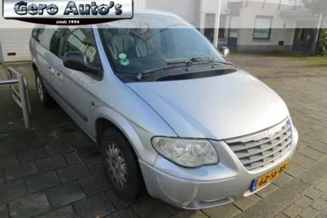 Chrysler Voyager (2005) thumbnail 3
