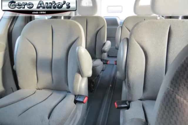 Chrysler Voyager (2005) thumbnail 4