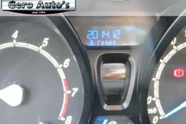 Ford Fiesta (2013) thumbnail 2