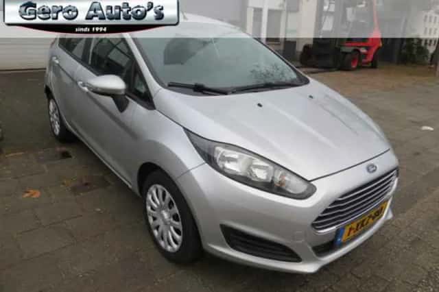 Ford Fiesta (2013) thumbnail 3
