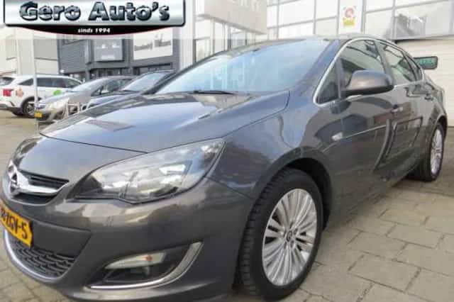 Opel Astra (2012) thumbnail 1
