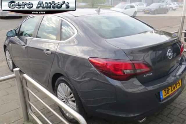 Opel Astra (2012) thumbnail 3