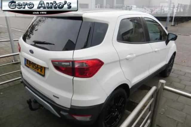 Ford EcoSport (2016) thumbnail 3