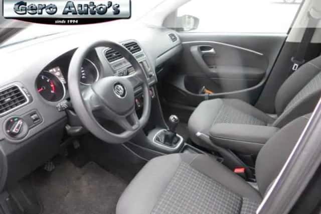 Volkswagen Polo (2016) thumbnail 2