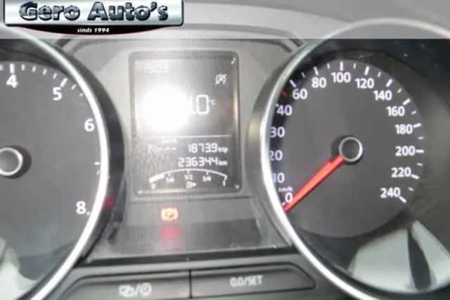 Volkswagen Polo (2016) thumbnail 6