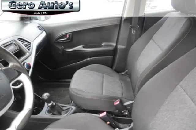 Kia Picanto (2011) thumbnail 2