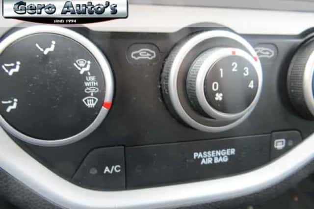 Kia Picanto (2011) thumbnail 4