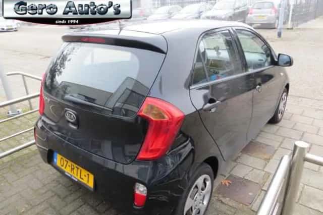 Kia Picanto (2011) thumbnail 5