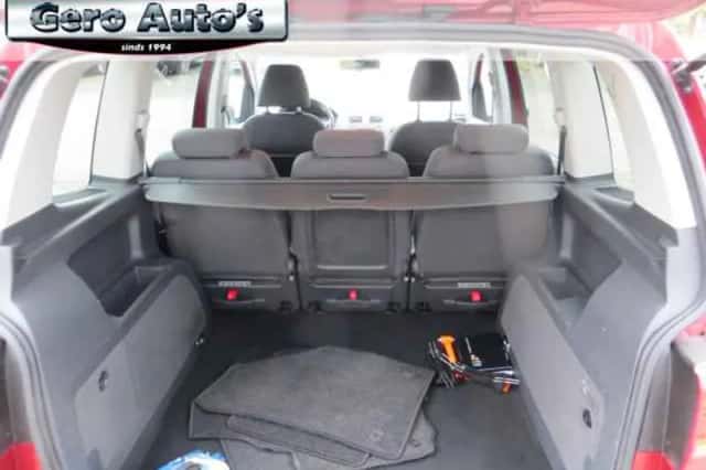 Volkswagen Touran (2011) thumbnail 5