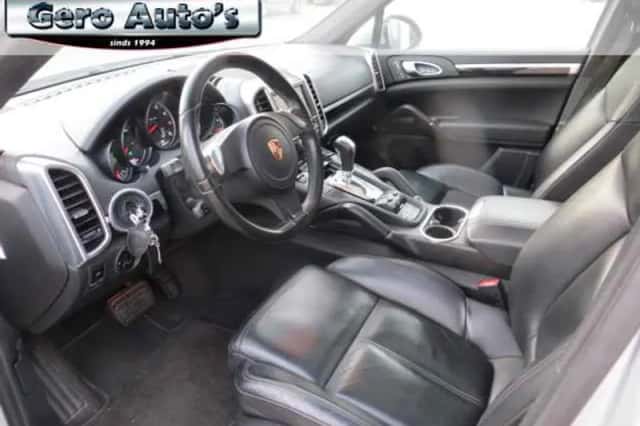 Porsche Cayenne (2013) thumbnail 2