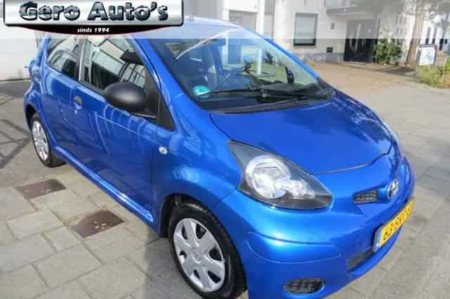 Toyota Aygo (2011) thumbnail 3