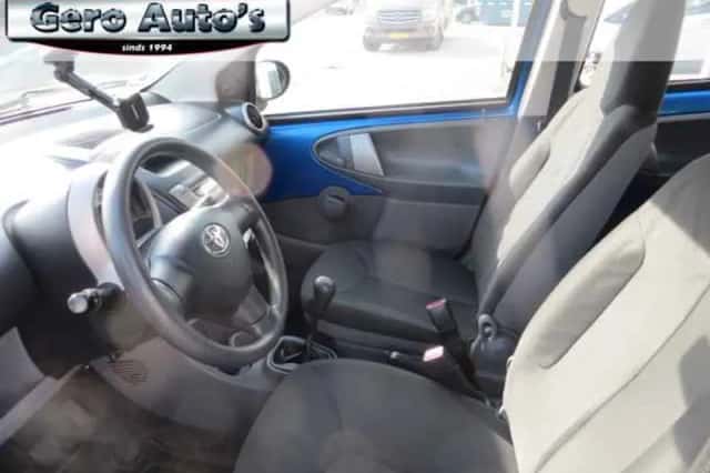 Toyota Aygo (2011) thumbnail 6