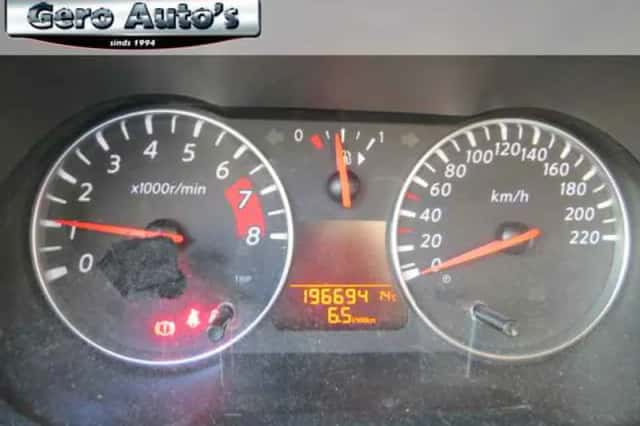 Nissan Note (2011) thumbnail 2