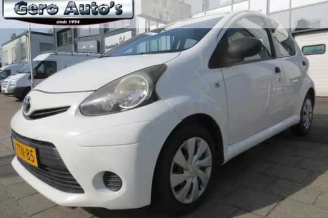 Toyota Aygo (2014) thumbnail 1