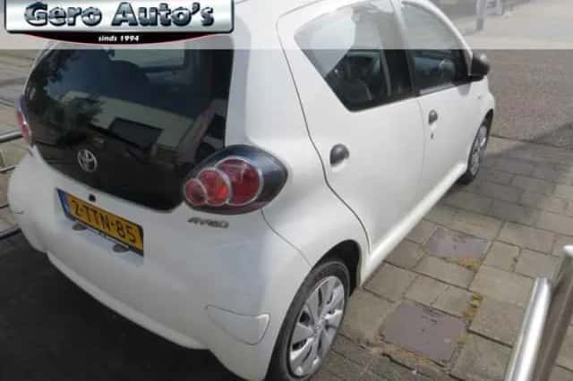 Toyota Aygo (2014) thumbnail 3