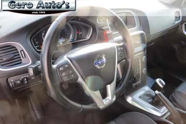 Volvo V40 (2016) thumbnail 4