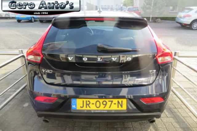 Volvo V40 (2016) thumbnail 5