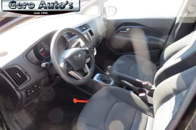 Kia Rio (2013) thumbnail 2