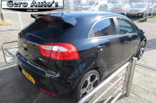 Kia Rio (2013) thumbnail 3