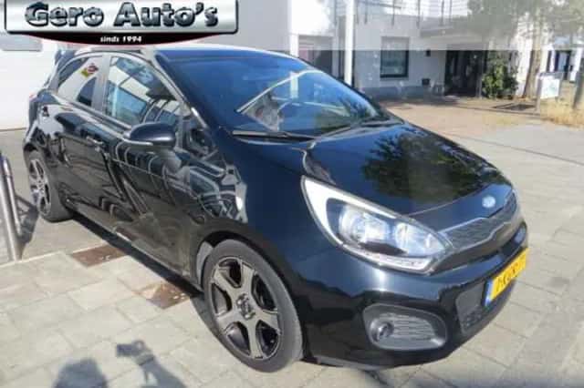 Kia Rio (2013) thumbnail 5