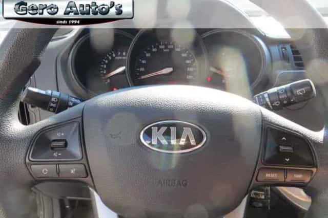 Kia Rio (2013) thumbnail 6