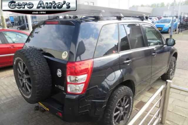 Suzuki Grand Vitara (2013) thumbnail 3